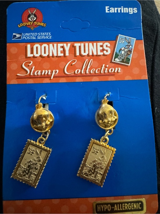Jewelry - Collectors Looney Tunes Gold Stamp Collection Earrings